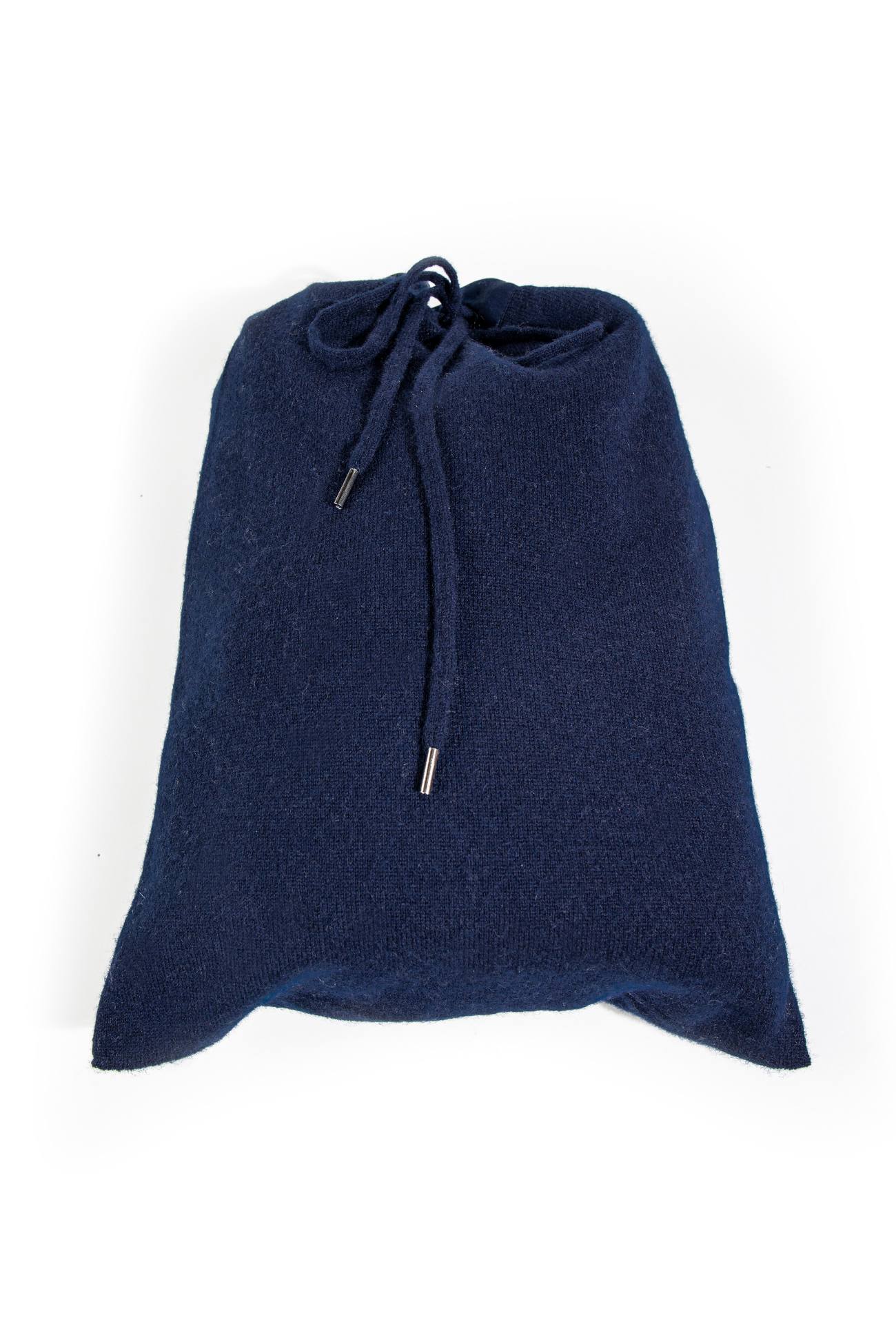 THE CASHMERE TRAVEL SET