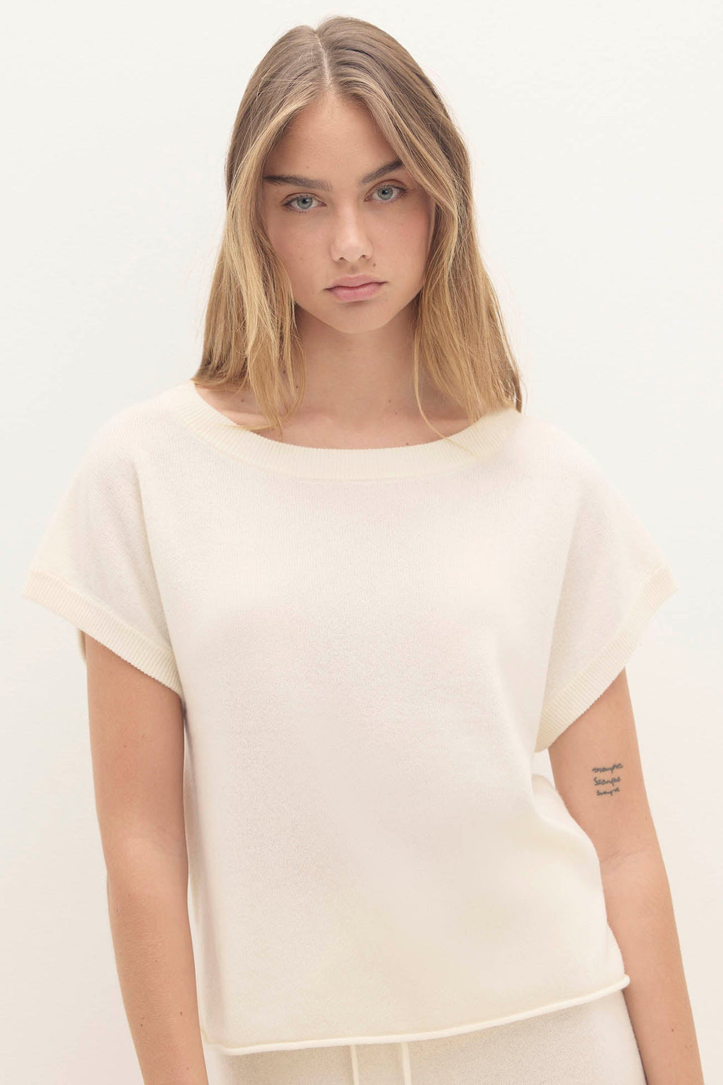 SAVANNAH CASHMERE OFF THE SHOULDER TEE