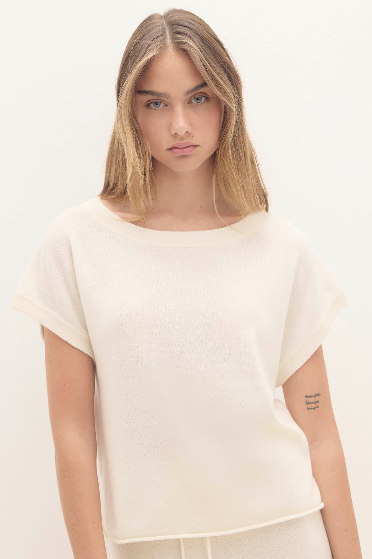 SAVANNAH CASHMERE OFF THE SHOULDER TEE
